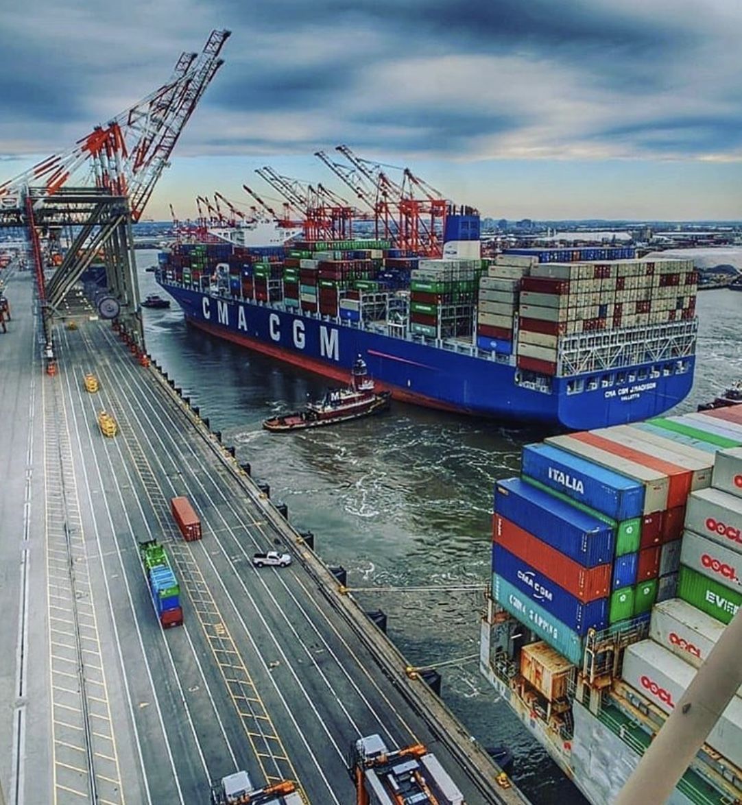 Buque portacontendores en una ruta de flete maritmo internacional en 2026